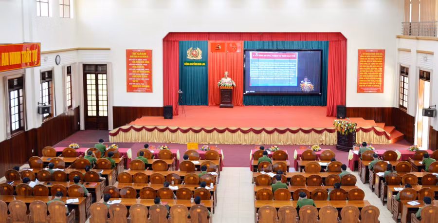 Toàn cảnh hội nghị.