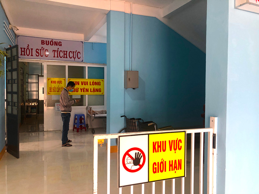 Khu vực người nhà bệnh nhân hành hung nhân viên y tế (Trung tâm Y tế thị xã An Khê) vào tối ngày 15-3. Ảnh: An Phát