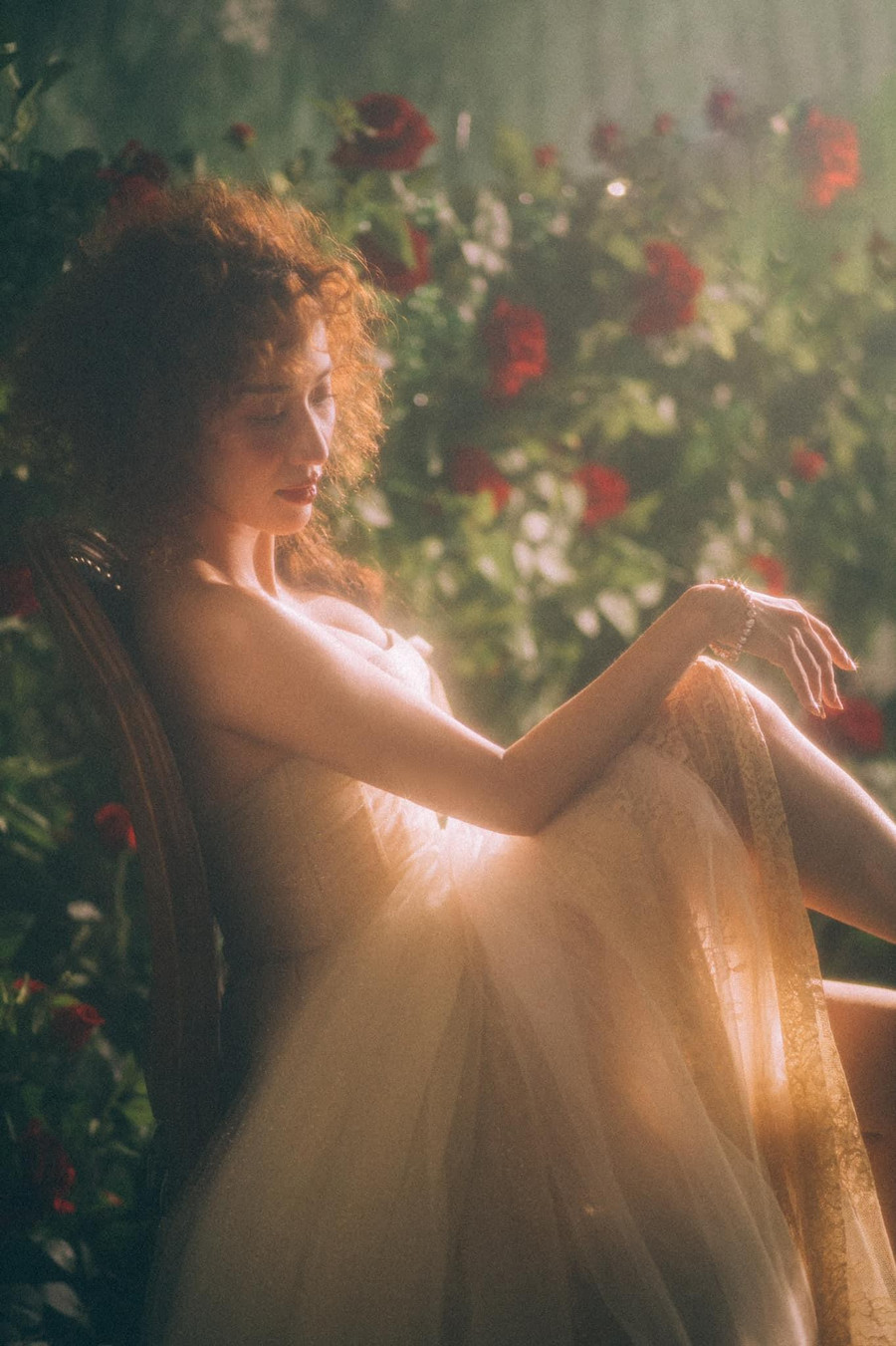 Khánh Thi sinh năm 1982, là một trong những gương mặt nổi bật luôn duy trì được tên tuổi của mình trong làng dancesport Việt Nam cũng như các chương trình giải trí. Cô là người truyền cảm hứng và là thầy của rất nhiều vận động viên trẻ có tiếng.