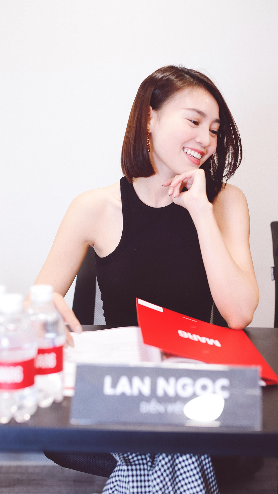 Lan Ngọc gây bất ngờ khi mạnh dạn xuống tóc để chuẩn bị cho Cô gái từ quá khứ. Ảnh: MAR6