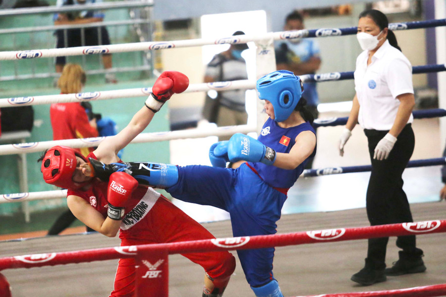 Các trận đấu diễn ra quyết liệt với những pha ra đòn đẹp mắt. Ảnh: Lê Văn Ngọc