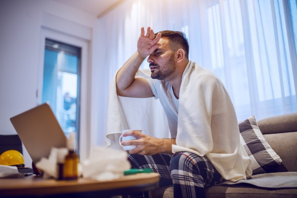 Các triệu chứng tái nhiễm cũng không thực sự nhẹ. Ảnh: Shutterstock Các triệu chứng tái nhiễm cũng không thực sự nhẹ. Ảnh: Shutterstock