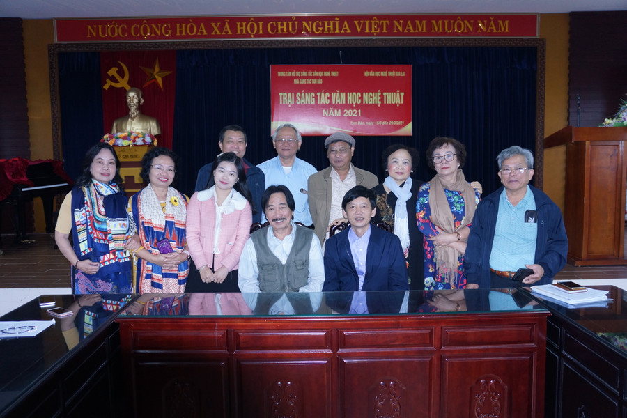 Đoàn văn nghệ sĩ tỉnh Gia Lai tham gia Trại sáng tác văn học nghệ thuật tại Tam Đảo (tỉnh Vĩnh Phúc) năm 2021. Ảnh: Hùng Hoa Lư