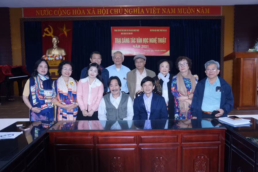 Đoàn văn nghệ sĩ tỉnh Gia Lai tham gia Trại sáng tác văn học nghệ thuật tại Tam Đảo (tỉnh Vĩnh Phúc) năm 2021. Ảnh: Hùng Hoa Lư