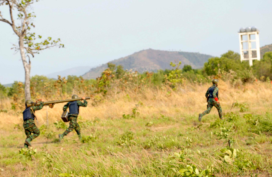 Khẩu đội SPG-9 tiêu diệt mục tiêu trong hội thao. Ảnh: Sơn Tùng