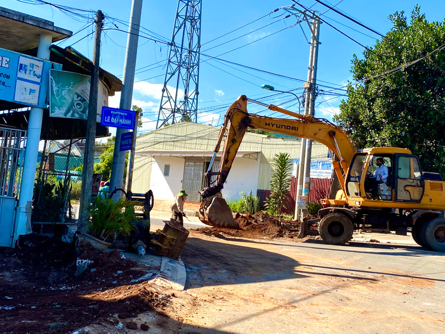 Dự án đường Lê Đại Hành tổ chức đấu thầu và có kết quả lựa chọn nhà thầu sau 31-12-2021, không kịp làm thủ tục ứng vốn năm 2021, vì vậy phải kéo dài qua năm 2022. Ảnh: Hà Duy
