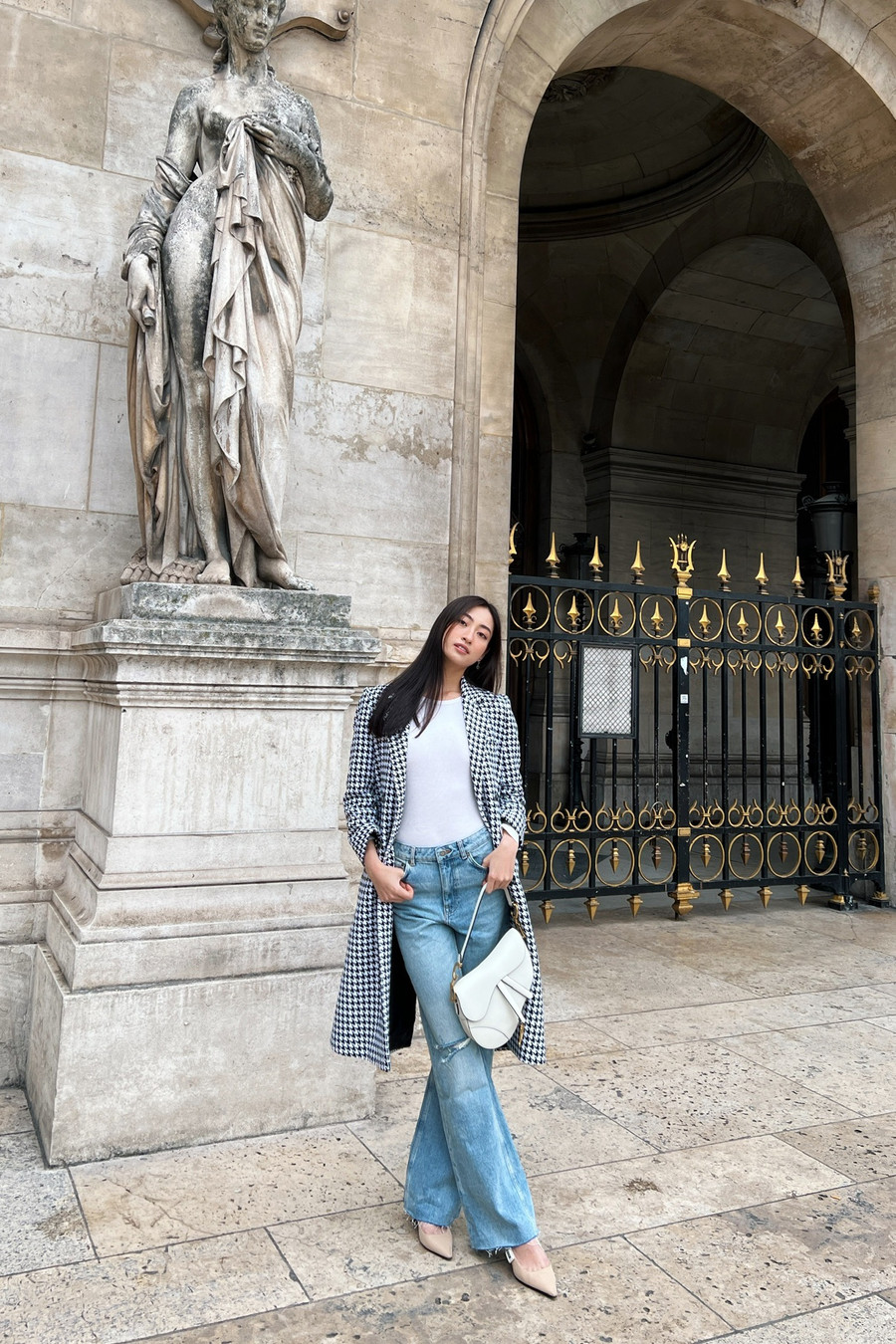 Được biết, Hoa hậu Lương Thùy Linh sẽ ở lại Paris từ ngày 3.3 đến ngày 11.3. Trong đó, ngày 5.3, người đẹp sẽ xuất hiện trên thảm đỏ của Paris Fashion Week 2022 với vai trò khách mời tại show diễn của thương hiệu Elie Saab. Ảnh: NVCC