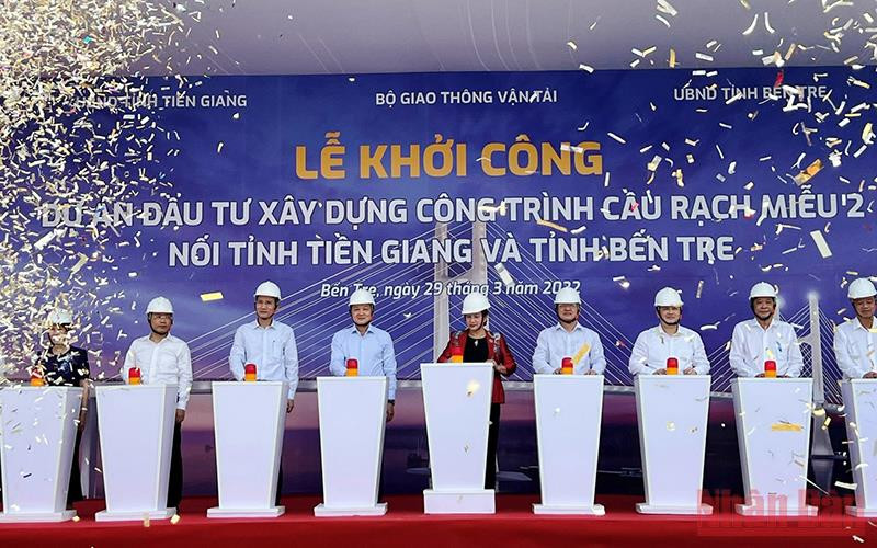 Lãnh đạo Đảng và Nhà nước thực hiện nghi thức khởi công công trình cầu Rạch Miễu 2. Lãnh đạo Đảng và Nhà nước thực hiện nghi thức khởi công công trình cầu Rạch Miễu 2.