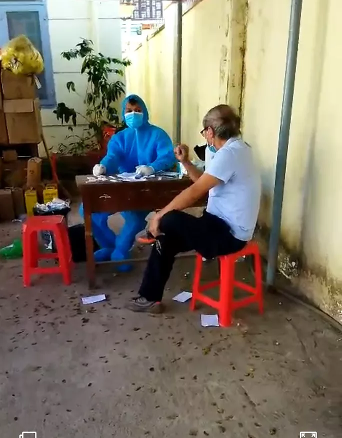 Vụ việc được anh Phạm Bùi Anh Khoa cho rằng mình bị xúc phạm. Ảnh cắt từ clip người dân quay lại