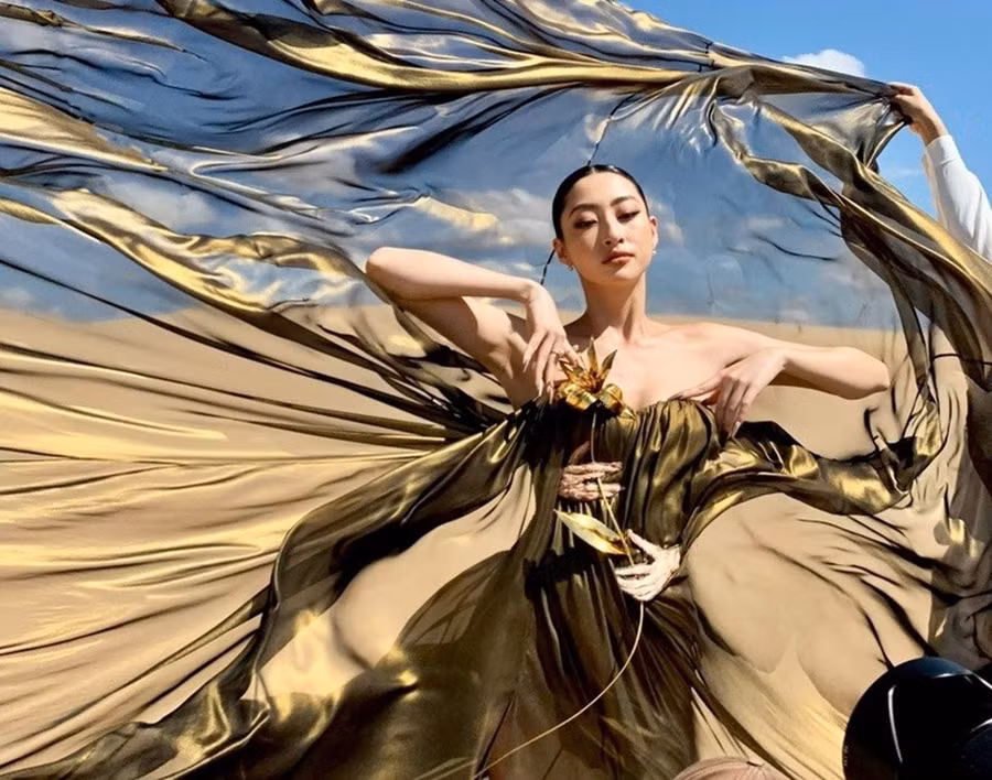 Lương Thùy Linh nóng bỏng giữa sa mạc. Ảnh: NSCC.