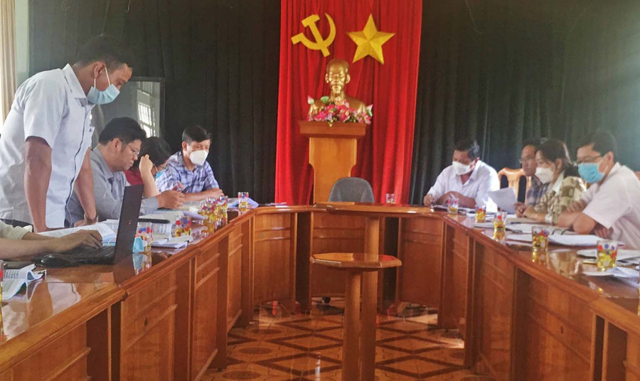 Quang cảnh đoàn giám sát của Ủy ban MTTQ Việt Nam tỉnh làm việc tại huyện Kbang. Ảnh: Ngọc Anh