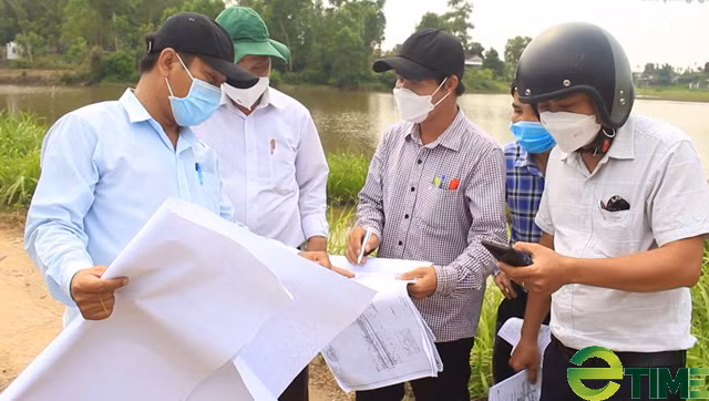 Kiểm tra thực địa hiện trường dự án. Ảnh: Thảo Nguyên.