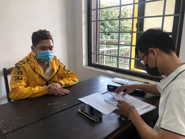 Đối tượng Trần Đình Phong tại cơ quan điều tra. Ảnh: C.Q Đối tượng Trần Đình Phong tại cơ quan điều tra. Ảnh: C.Q