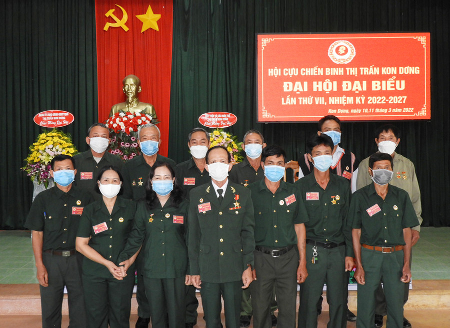  Ban Chấp hành Hội CCB thị trấn Kon Dỡng khoá mới ra mắt đại hội. Ảnh: Thanh Nhật