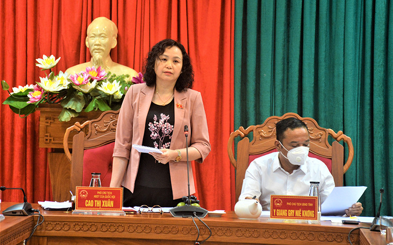 Phó Chủ tịch Hội đồng Dân tộc của Quốc hội Cao Thị Xuân phát biểu tại buổi làm việc. Phó Chủ tịch Hội đồng Dân tộc của Quốc hội Cao Thị Xuân phát biểu tại buổi làm việc.