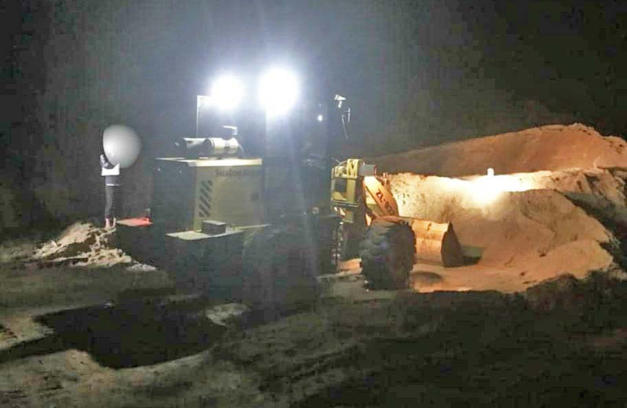 Tang vật vụ khai thác cát tại xã Đak Sơmei (ảnh Công an huyện Đak Đoa)