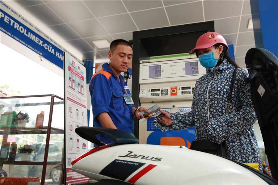 Chính phủ đề nghị làm rõ vai trò và sự cần thiết của Quỹ bình ổn xăng dầu. Ảnh: Hải Nguyễn Chính phủ đề nghị làm rõ vai trò và sự cần thiết của Quỹ bình ổn xăng dầu. Ảnh: Hải Nguyễn