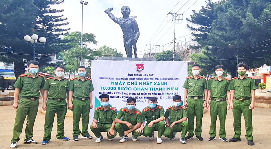 Đoàn cơ sở Phòng Cảnh sát Phòng cháy chữa cháy và Cứu nạn cứu hộ (Công an tỉnh) tham gia hoạt động Ngày chủ nhật xanh, chạy hưởng ứng chương trình 10.000 bước chân thanh niên. Ảnh: Nguyễn Hữu Đoàn cơ sở Phòng Cảnh sát Phòng cháy chữa cháy và Cứu nạn cứu hộ (Công an tỉnh) tham gia hoạt động Ngày chủ nhật xanh, chạy hưởng ứng chương trình 10.000 bước chân thanh niên. Ảnh: Nguyễn Hữu