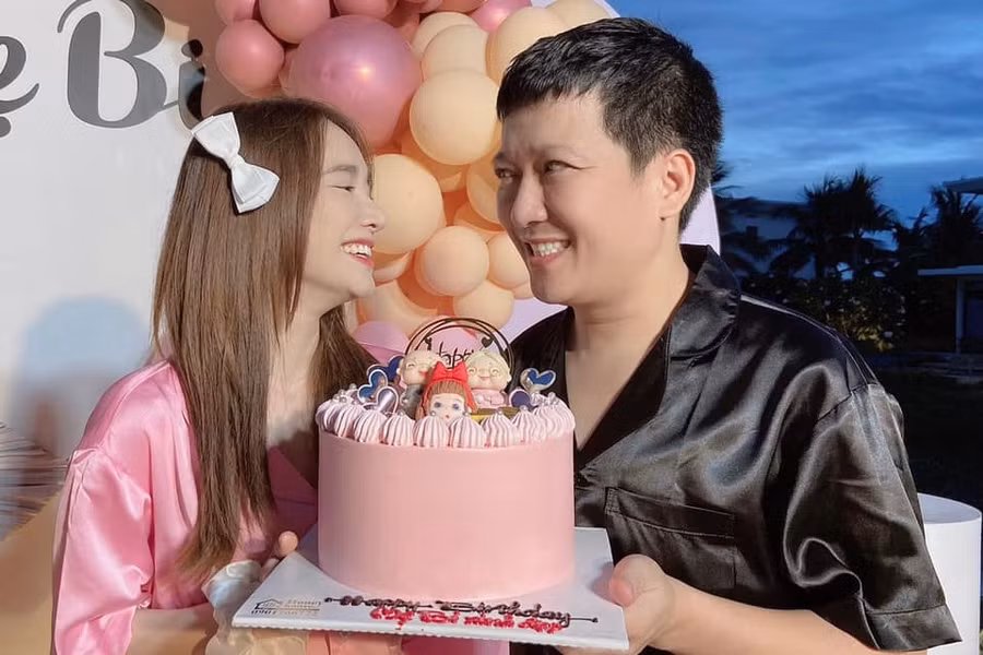 Nhã Phương và Trường Giang trong hôm kỷ niệm 3 năm ngày cưới. Ảnh: FBNV