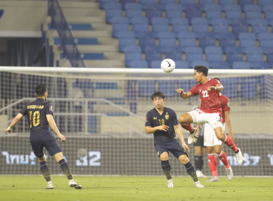 Tuyển Indonesia (áo đỏ) hy vọng sẽ mạnh hơn khi có một số ngôi sao nhập tịch. Ảnh: Ngọc Linh