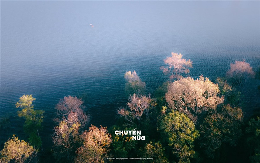 Khoảnh khắc trên cao tại Hồ Ea Kao được Lương Viết Cường chụp được trong một chuyến đi mới đây.