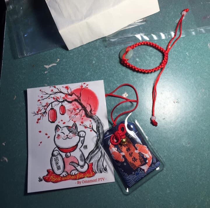 Đủ loại bùa cầu may được rao bán trên mạng xã hội. Ảnh chụp màn hình