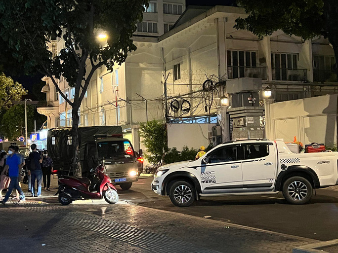 Công an TP HCM thực hiện lệnh khám xét nhà bà Nguyễn Phương Hằng.  Công an TP HCM thực hiện lệnh khám xét nhà bà Nguyễn Phương Hằng