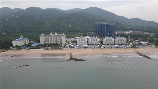 Bãi tắm tại thị trấn Phước Hải, huyện Đất Đỏ, tỉnh Bà Rịa-Vũng Tàu. Ảnh TTXVN