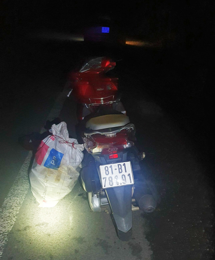  Tang vật và phương tiện đang bị cơ quan Công an tạm giữ. Ành: Nguyễn Hữu