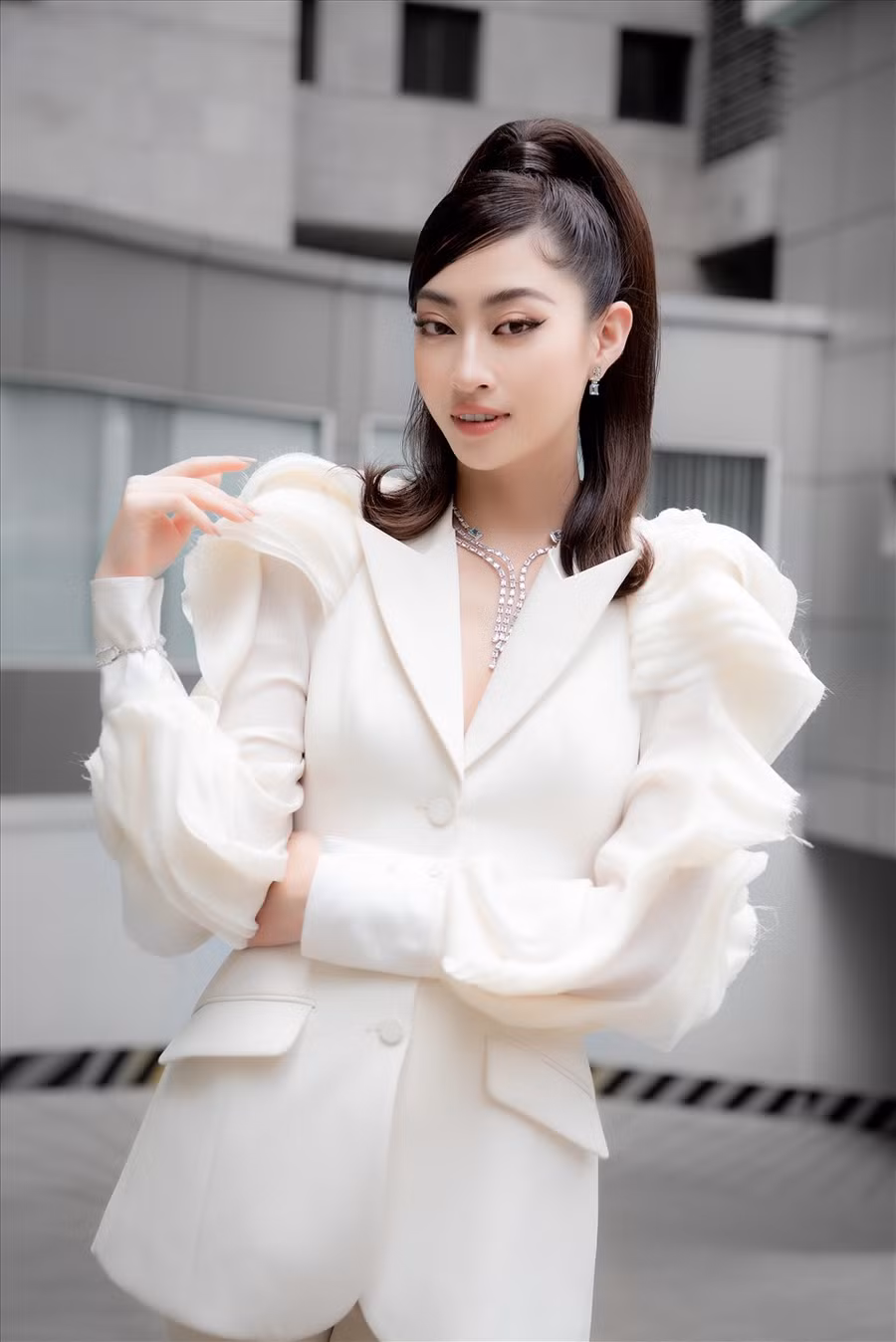 Sau khi trở về từ Paris Fashion Week, Hoa hậu Lương Thuỳ Linh cũng ngay lập tức quay trở lại Miss World Việt Nam với vai trò giám khảo. Ảnh: Sen Vàng