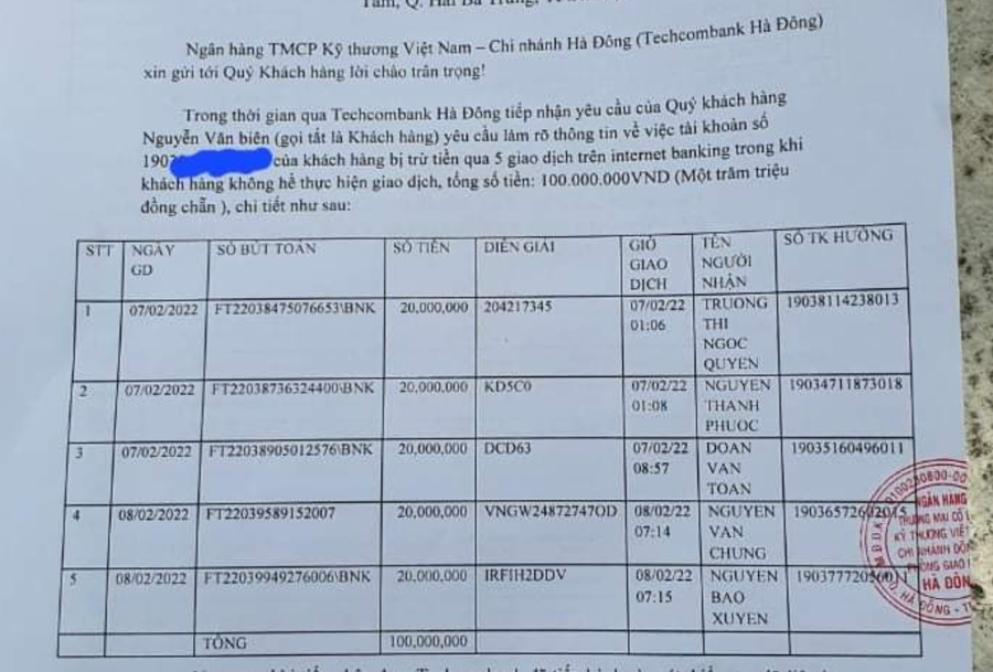 Liên tiếp các giao dịch trừ tổng cộng 100 triệu đồng trong tài khoản của anh N.V.B theo bản sao kê có xác nhận của ngân hàng Techcombank. Ảnh: NVCC Liên tiếp các giao dịch trừ tổng cộng 100 triệu đồng trong tài khoản của anh N.V.B theo bản sao kê có xác nhận của ngân hàng Techcombank. Ảnh: NVCC