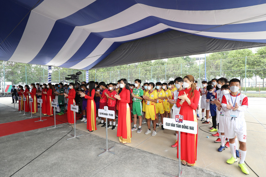 Hào hứng khai mạc giải U.13 quốc tế Việt Nam - Nhật Bản. Ảnh: Hà Phương