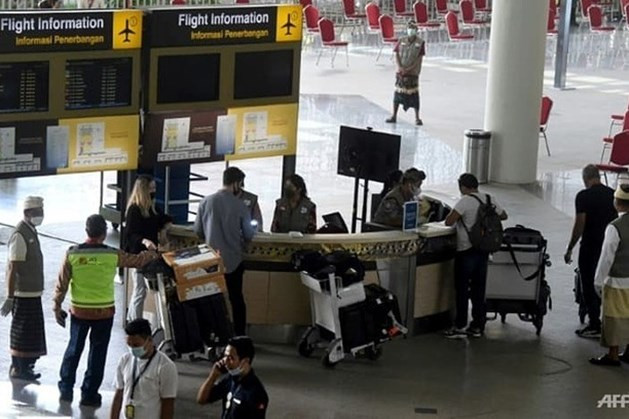 Du khách tại sân bay quốc tế ở Bali, Indonesia. Ảnh: AFP