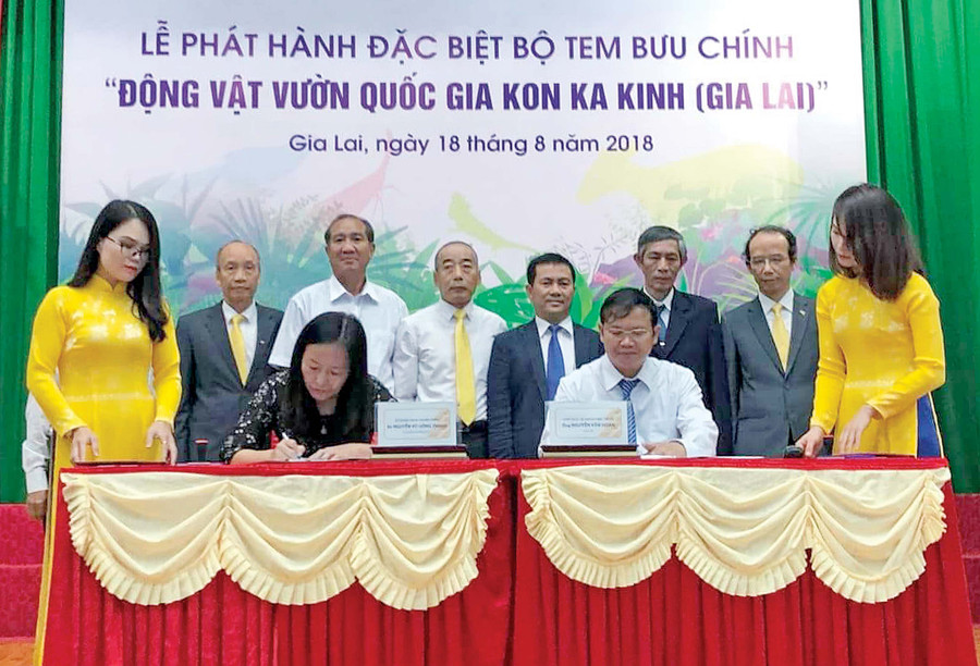 Lễ phát hành đặc biệt bộ tem bưu chính “Động vật Vườn Quốc gia Kon Ka Kinh”. Ảnh: Huệ Trần