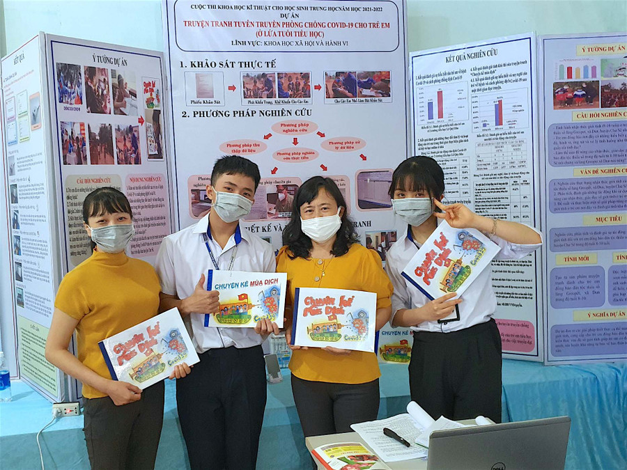 Dự án truyện tranh của em Hồ Sỹ Huy và Lê Ngọc Phương Thảo vừa đạt giải nhì tại Cuộc thi khoa học kỹ thuật cấp tỉnh học sinh trung học năm học 2021-2022. Ảnh: Mộc Trà