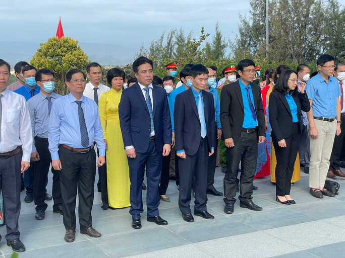 Lãnh đạo Tổng Liên đoàn Lao động Việt Nam, Tỉnh ủy - UBND - LĐLĐ tỉnh Khánh Hòa tham dự buổi lễ tưởng niệm 34 năm ngày 64 chiến sĩ Hải quân Nhân dân Việt Nam hy sinh tại Gạc Ma