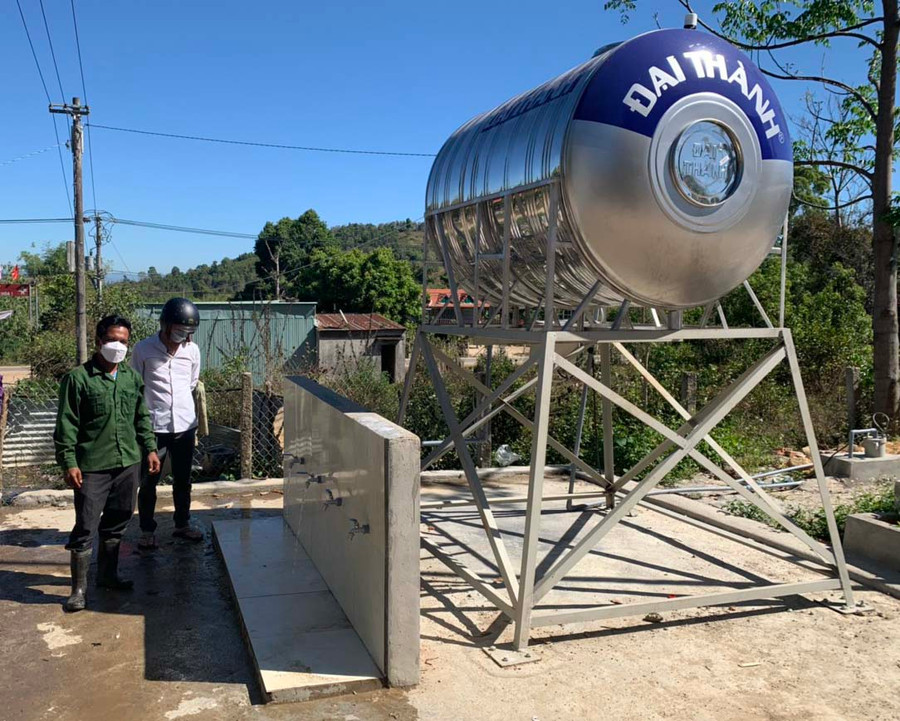 Các địa phương trong tỉnh nỗ lực tìm nguồn vốn đầu tư các công trình cấp nước tập trung để hạn chế việc khoan giếng tự phát. Ảnh: Nhật Hào