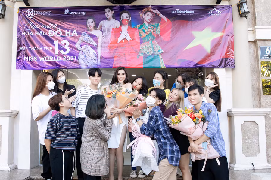 Trên trang cá nhân, Đỗ Thị Hà cũng nhận được nhiều lời chúc mừng từ khán giả. Một số tài khoản bình luận: 