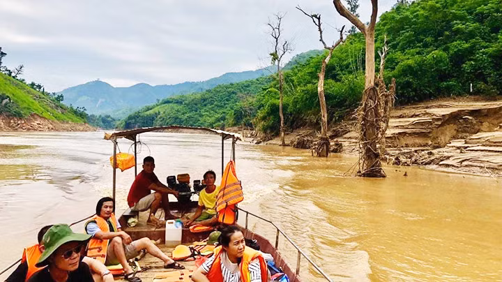 Ngược nguồn sông Mã. 