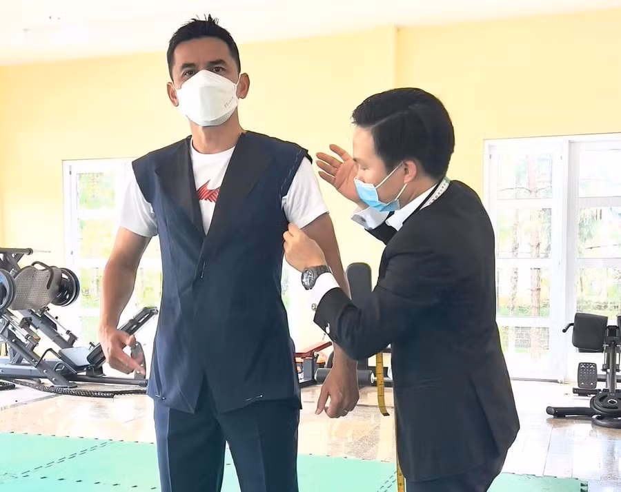 HLV Kiatisuk rất hào hứng khi CLB HAGL sắp dự AFC Champions League dù có khởi đầu chưa như ý ở giải V-League 2022. Ảnh: KIATISUK