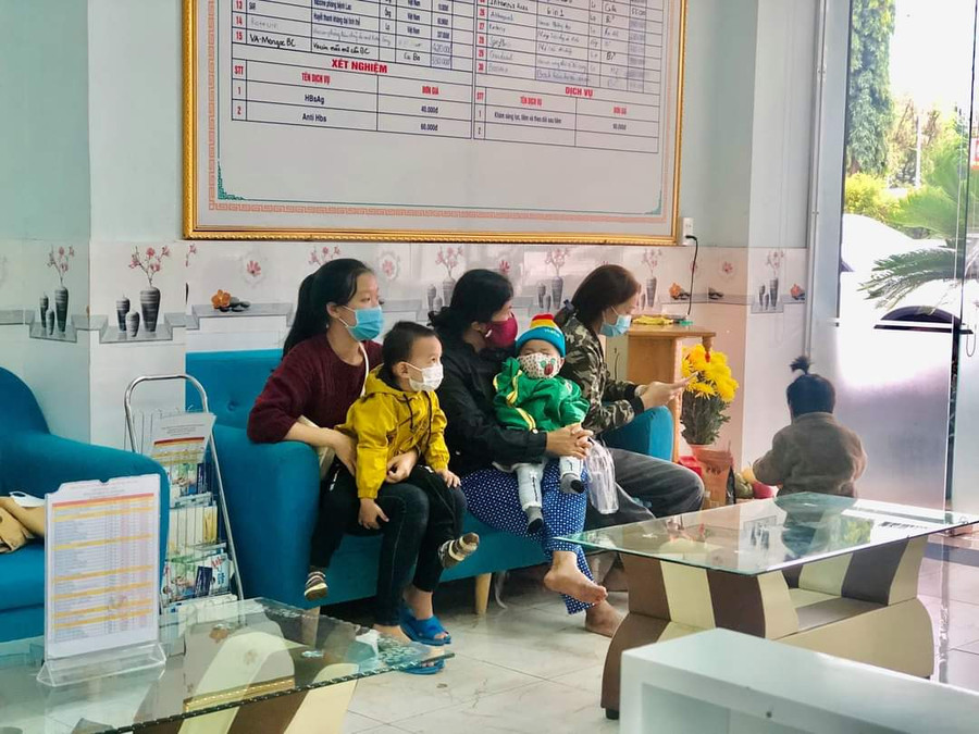 Thời điểm hiện nay, khách hàng phải đặt lịch tiêm trước vì vacxin không đủ đáp ứng nhu cầu gia tăng đột biến. Ảnh: Sơn Ca