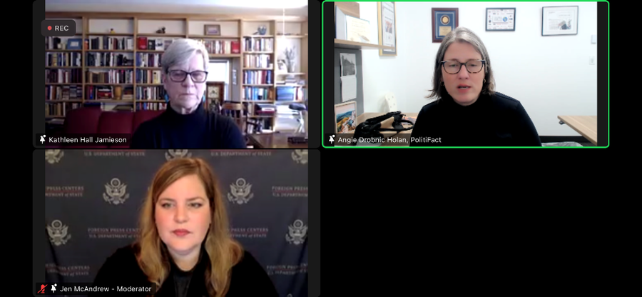 Ảnh chụp màn hình buổi cung cấp tin về bầu cử giữa kỳ của Mỹ khuya 16.3 - Ảnh: Thụy Miên