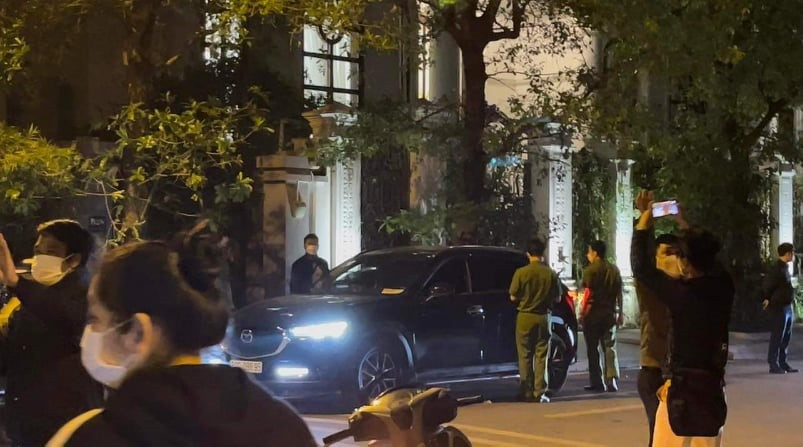 Cơ quan công an có mặt tại nhà riêng ông Trịnh Văn Quyết.