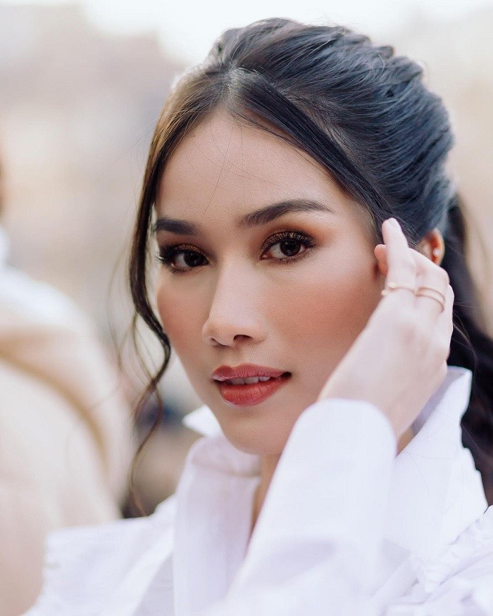 Á hậu Phương Anh cùng hoa hậu Lương Thùy Linh là một trong những sao Việt hiếm hoi được mời tham dự sự kiện thời trang lần này.