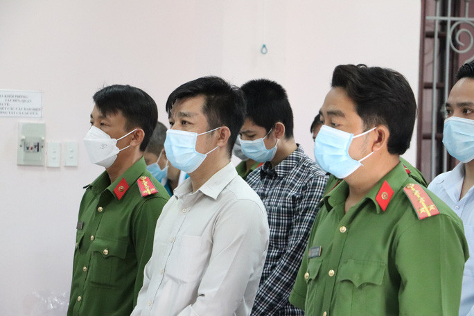 Bị cáo Võ Thanh Long (giữa, hàng đầu) trước tòa Bị cáo Võ Thanh Long (giữa, hàng đầu) trước tòa