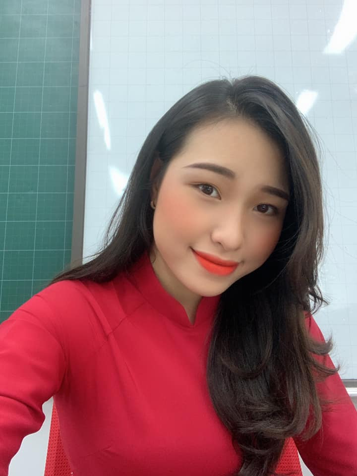 Cô Lương Ngọc Anh, giáo viên lớp 1 ở Hà Nội. Ảnh: NVCC