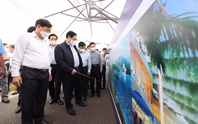 Thủ tướng nghe báo cáo về phương án phát triển đô thị biển, khu du lịch trọng điểm trong khu vực, quy hoạch Khu kinh tế Vân Phong.