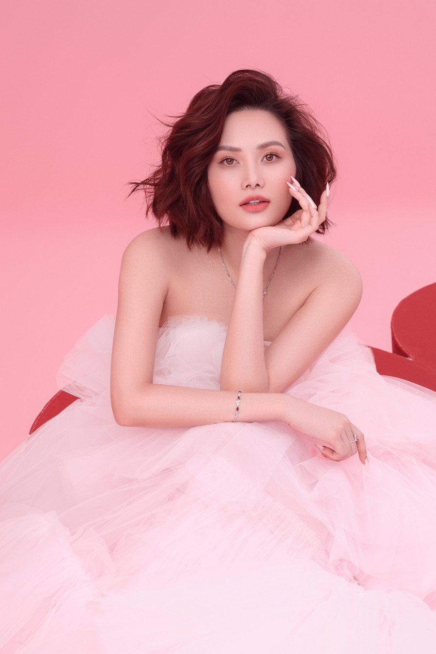 Người đẹp 9X tham gia chấm thi nhan sắc sau thời gian vắng bóng. Ảnh: Milor Trần