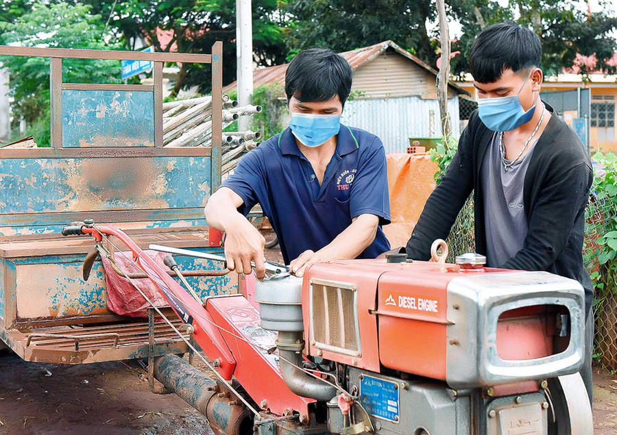 Nhiều lao động sau khi học nghề đã tự mở cơ sở sản xuất, phát triển kinh tế. Ảnh: Đức Thụy Nhiều lao động sau khi học nghề đã tự mở cơ sở sản xuất, phát triển kinh tế. Ảnh: Đức Thụy