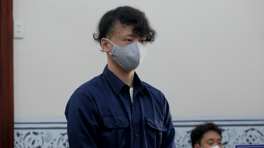 Bị cáo Lee Hyeongwon (32 tuổi, quốc tịch Hàn Quốc) sát hại đồng hương, đốt xe phi tang. Ảnh: Song Mai  Bị cáo Lee Hyeongwon (32 tuổi, quốc tịch Hàn Quốc) sát hại đồng hương, đốt xe phi tang. Ảnh: Song Mai